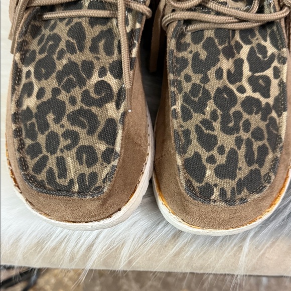 Gypsy JazzLeopard Print Women's Shoes with Tan Accents Size 6 1/2 - Picture 3 of 7